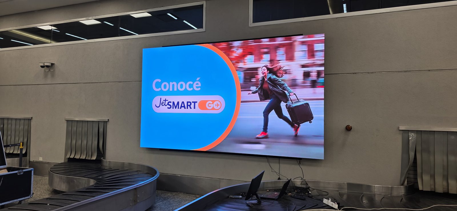 Superficie LED continua instalada por Prina en Aeropuertos Argentina