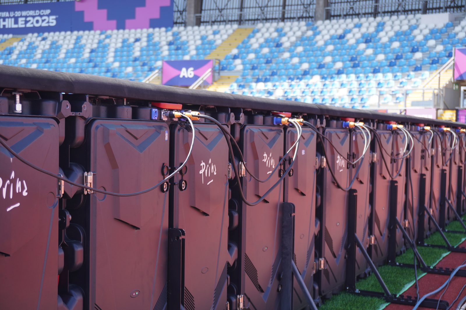 Vista del LED perimetral sport durante partido del Mundial