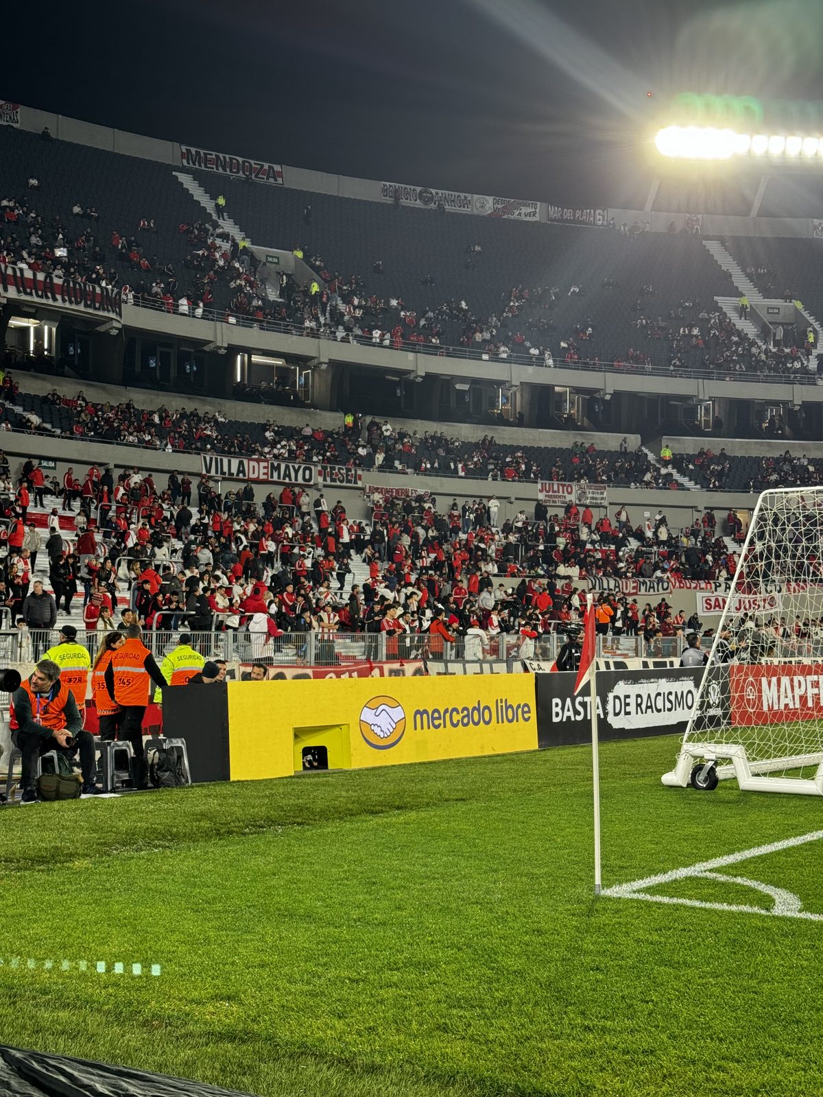 Detalle de instalación LED en Estadio Monumental