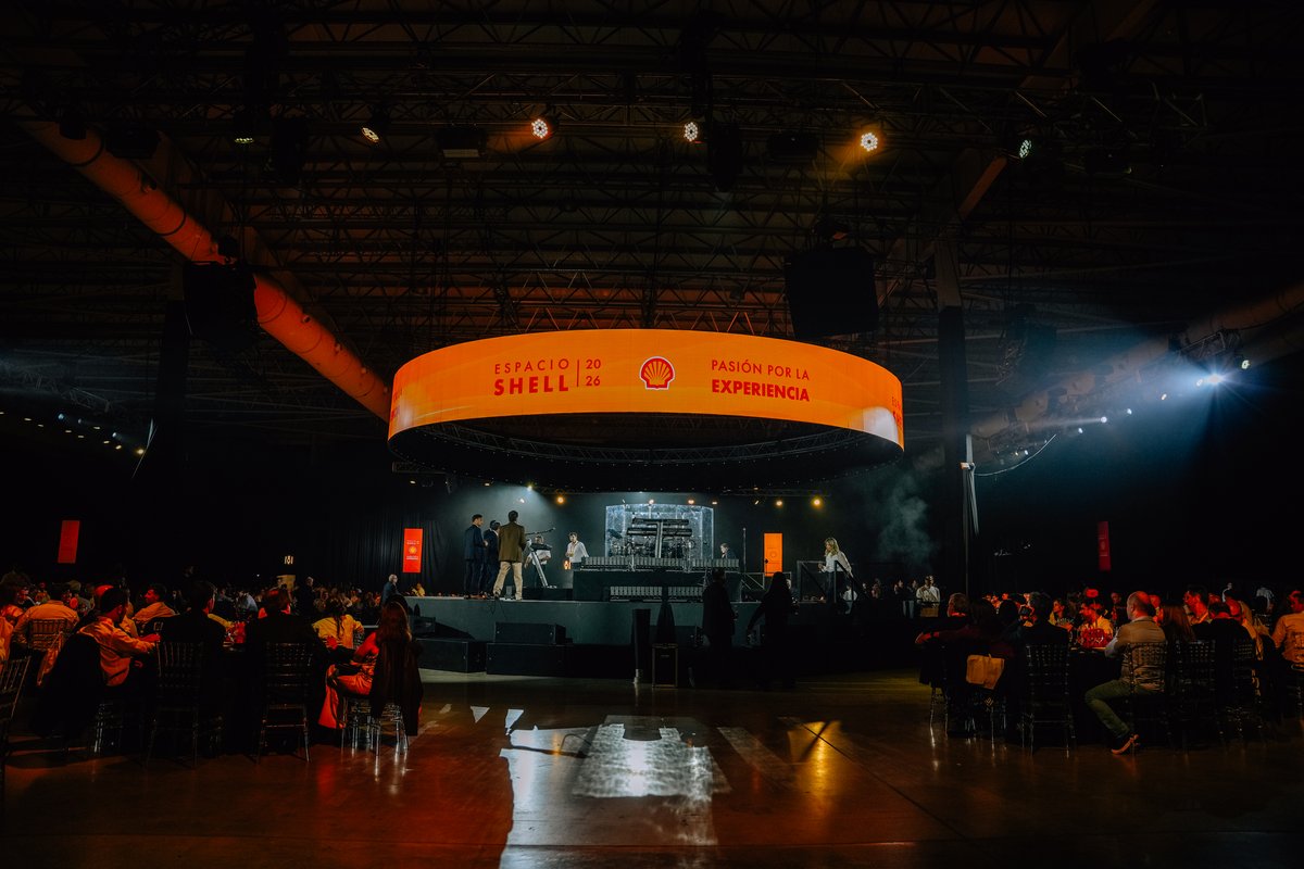 Espacio Shell 2026 — sala corporativa equipada íntegramente con pantallas LED de Prina